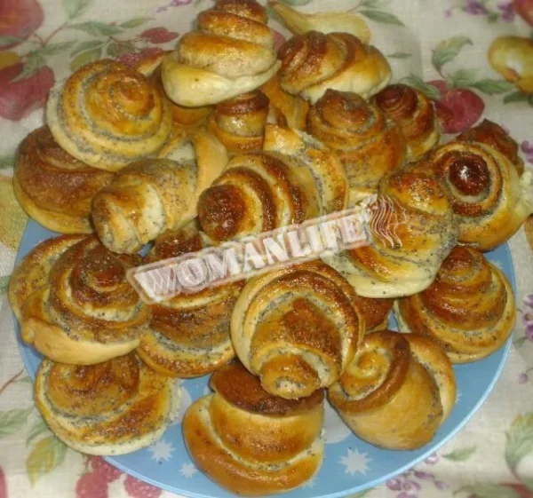 Булочки Трояндочки з маком
