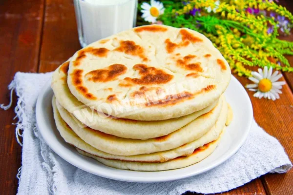 Молочні коржі на сковороді