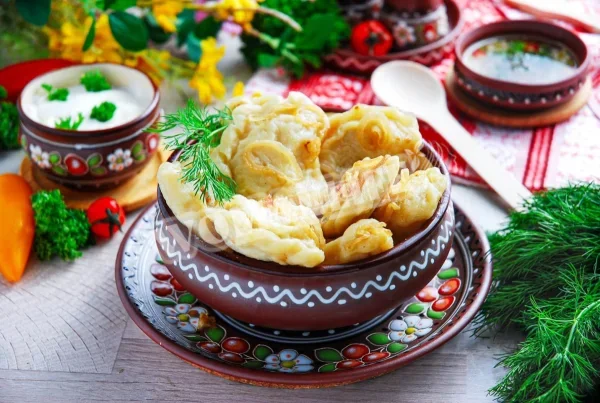 Вареники з картоплею та смаженою цибулею