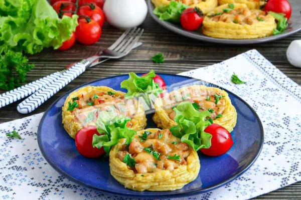 Картопляні гнізда з куркою