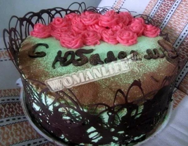 Торт з маком, горіхами, родзинками, шоколадний бісквіт
