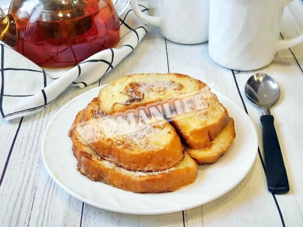 Грінки з батона на сковороді з яйцем і молоком