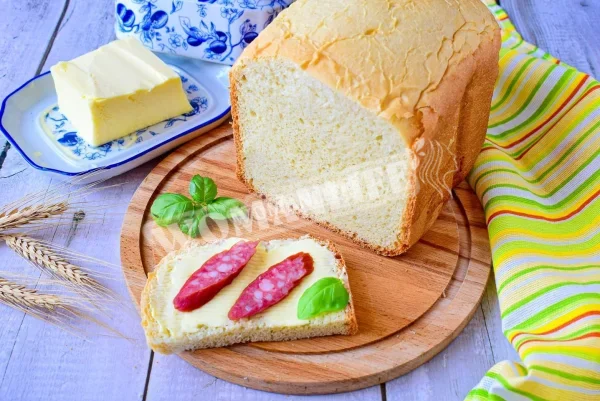 Білий хліб в хлібопічці