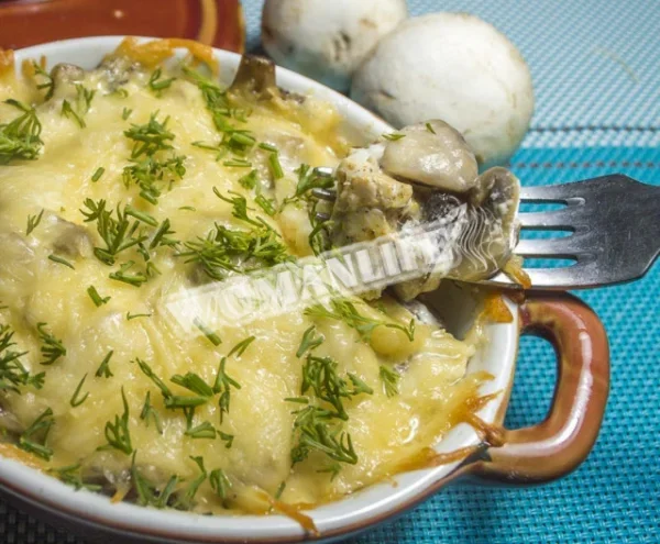 Куряче філе з печерицями в духовці