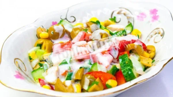Салат з перцем і оливками
