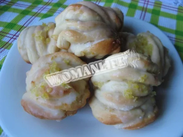 Булочки з лимоном і глазур'ю