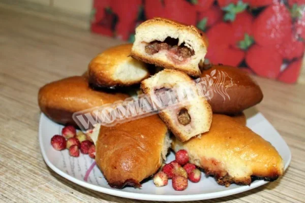 Пиріжки з полуницею в духовці