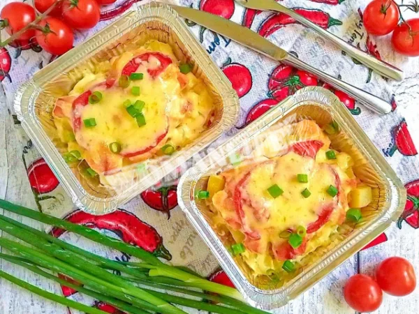 Куряче філе в картоплі у фользі, запечене в духовці