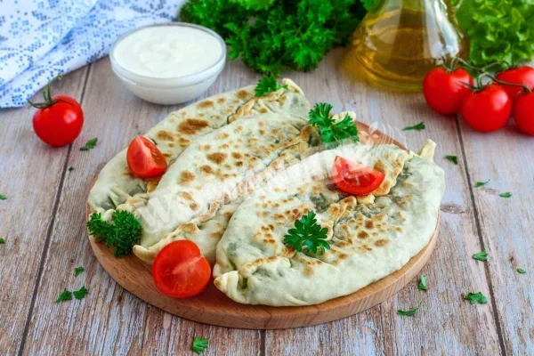 Хліб із зеленню на сковороді