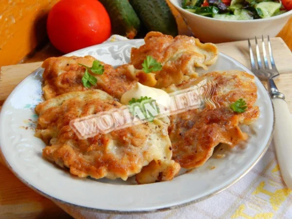Відбивні з курячого філе на сковороді в клярі