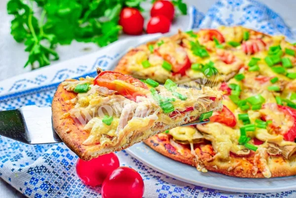 Піца з куркою і грибами в духовці