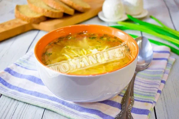 Суп з локшиною і куркою