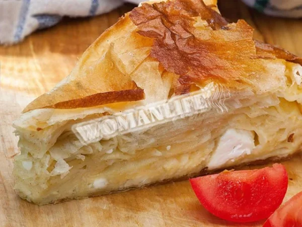 Сербський пиріг Gibanica з сиром і сиром
