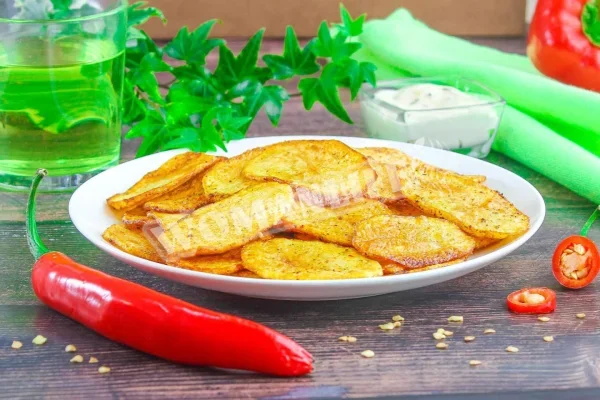 Домашні картопляні чіпси на сковороді