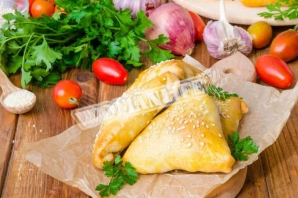 Самса з куркою з листкового тіста