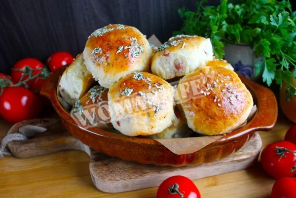 Булочки з сиром з дріжджового тіста
