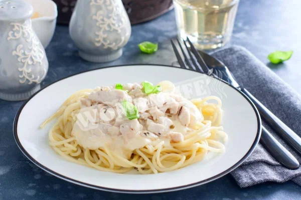Спагетті з куркою