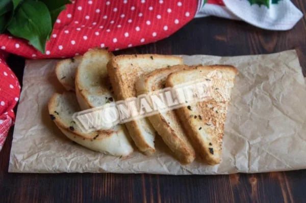 Грінки з білого хліба на сковороді