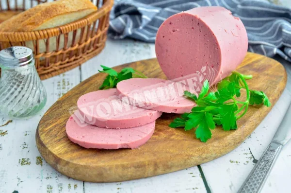 Домашня відварна куряча ковбаса з желатином