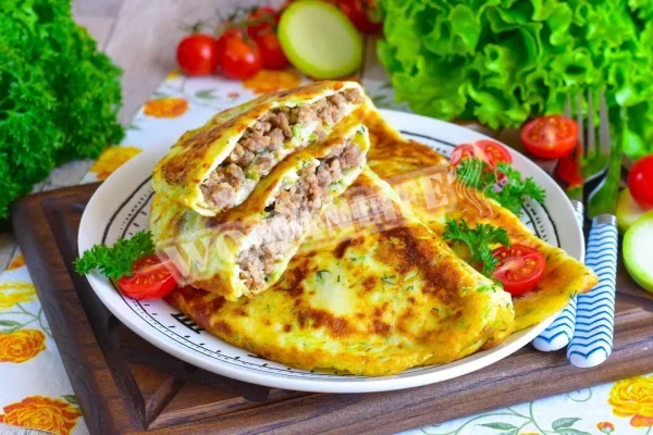 Чебуреки з кабачків з фаршем