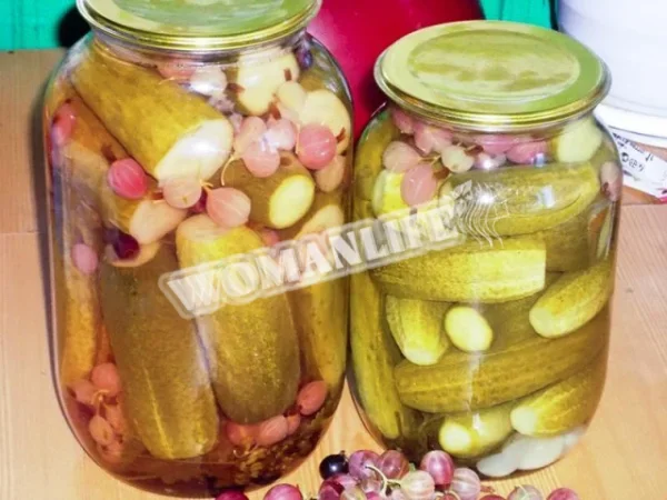 Хрусткі мариновані огірки з агрусом на зиму