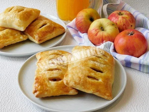 Листкове тісто з яблуками