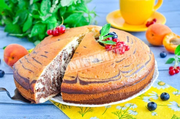 Пиріг на кефірі зебра в духовці
