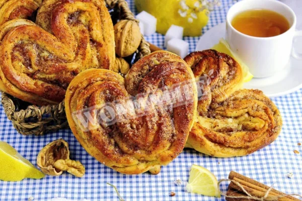 Дріжджові булочки на кефірі в духовці