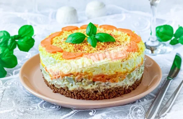 Салат Печенькін з курячою печінкою