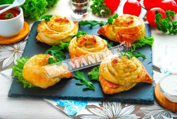 Слойки з курячого листкового тіста