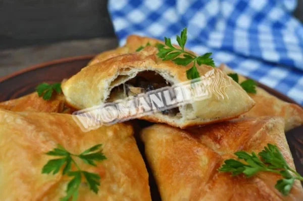 Листкове тісто з грибами