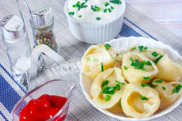 Вареники з картоплею та салом