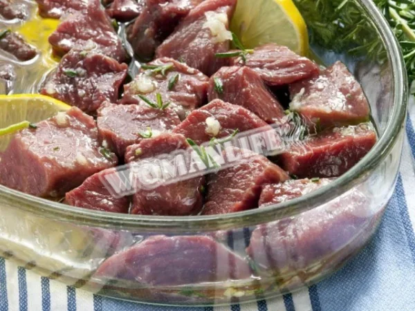 М'ясо для шашлику з лимоном і часником