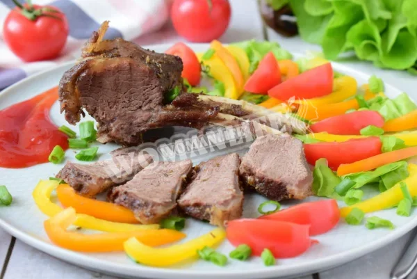 Корейка баранини в духовці