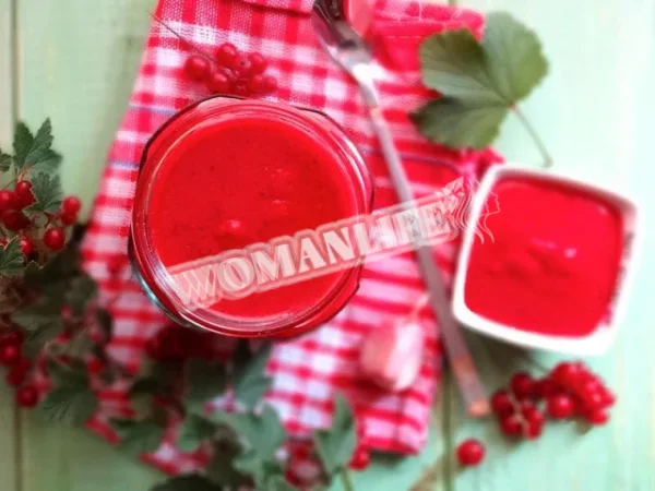 Смородиновий соус з розмарином і часником на зиму