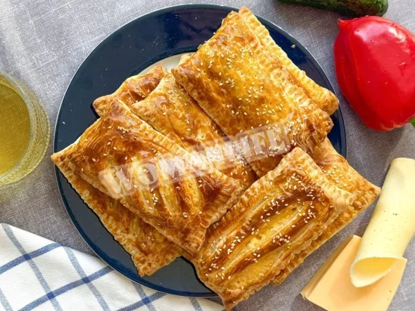 Булочки з листкового тіста з шинкою та сиром