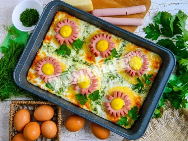 Запіканка Сонечко з картопляного пюре з сосисками в духовці