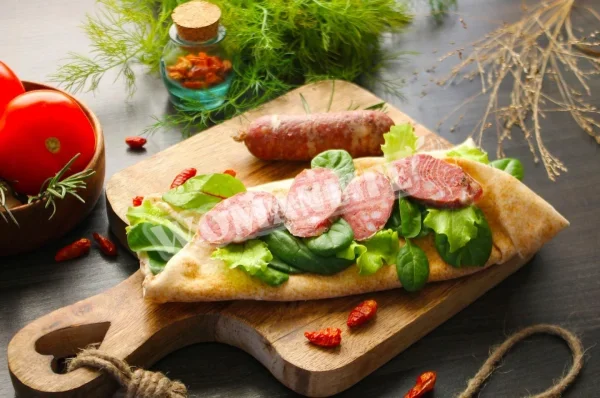 Домашня яловича ковбаса