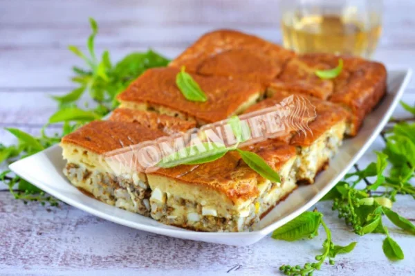 Заливний пиріг з рисом і рибними консервами