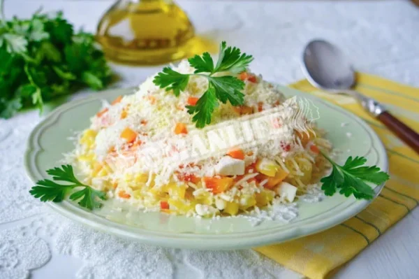 Салат з крабовими паличками і картоплею