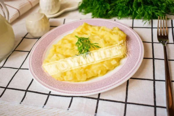 Картопляне пюре з яйцем і молоком