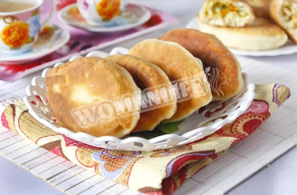Пиріжки з капустою на кефірі, смажені на сковороді