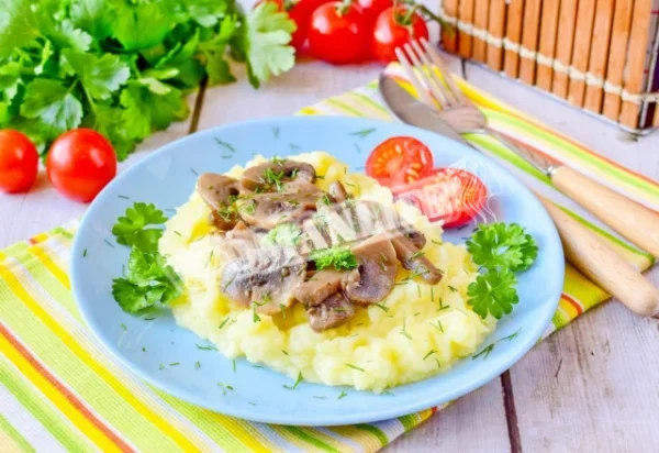 Картопляне пюре з грибами