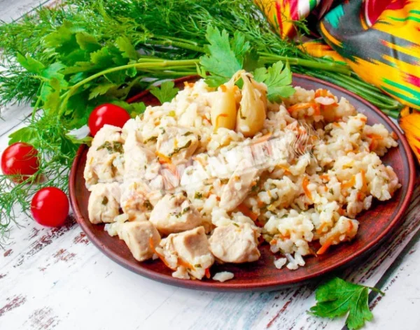 Плов з курячим філе на сковороді