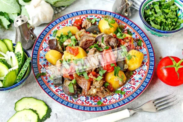 Класичні чанахи на сковороді з яловичини з овочами
