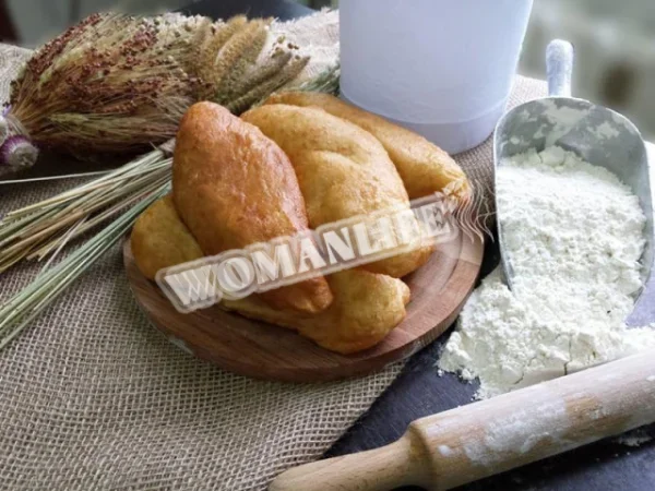 Смажені у фритюрі пиріжки з фаршем і кропом