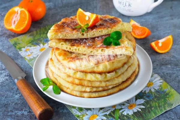 Солодкі коржі на сковороді