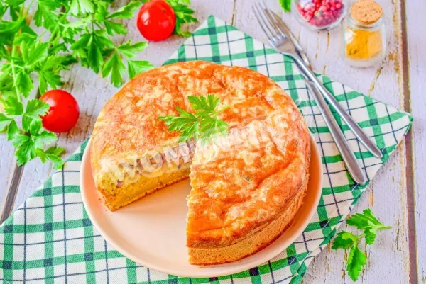 Заливний пиріг з картоплею і фаршем