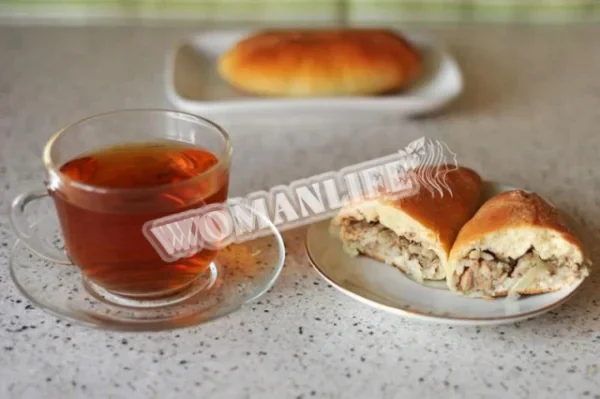 Пиріжки з рибними консервами і рисом