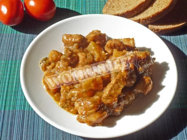 Свинина в кисло-солодкому соусі з ананасами